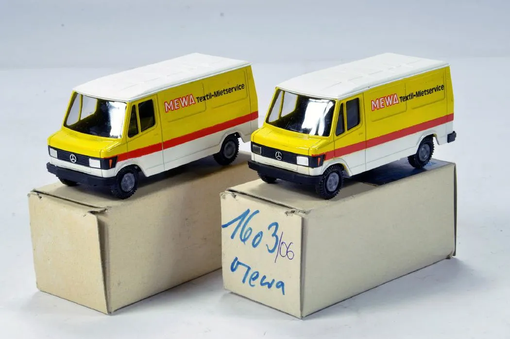 49755 conrad diecast display