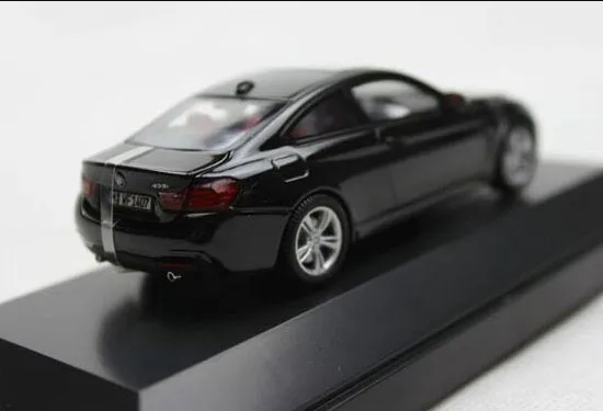 /img/49771-diecast-bmw-4-series-display.webp