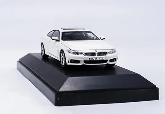 49771 diecast bmw 4 series features