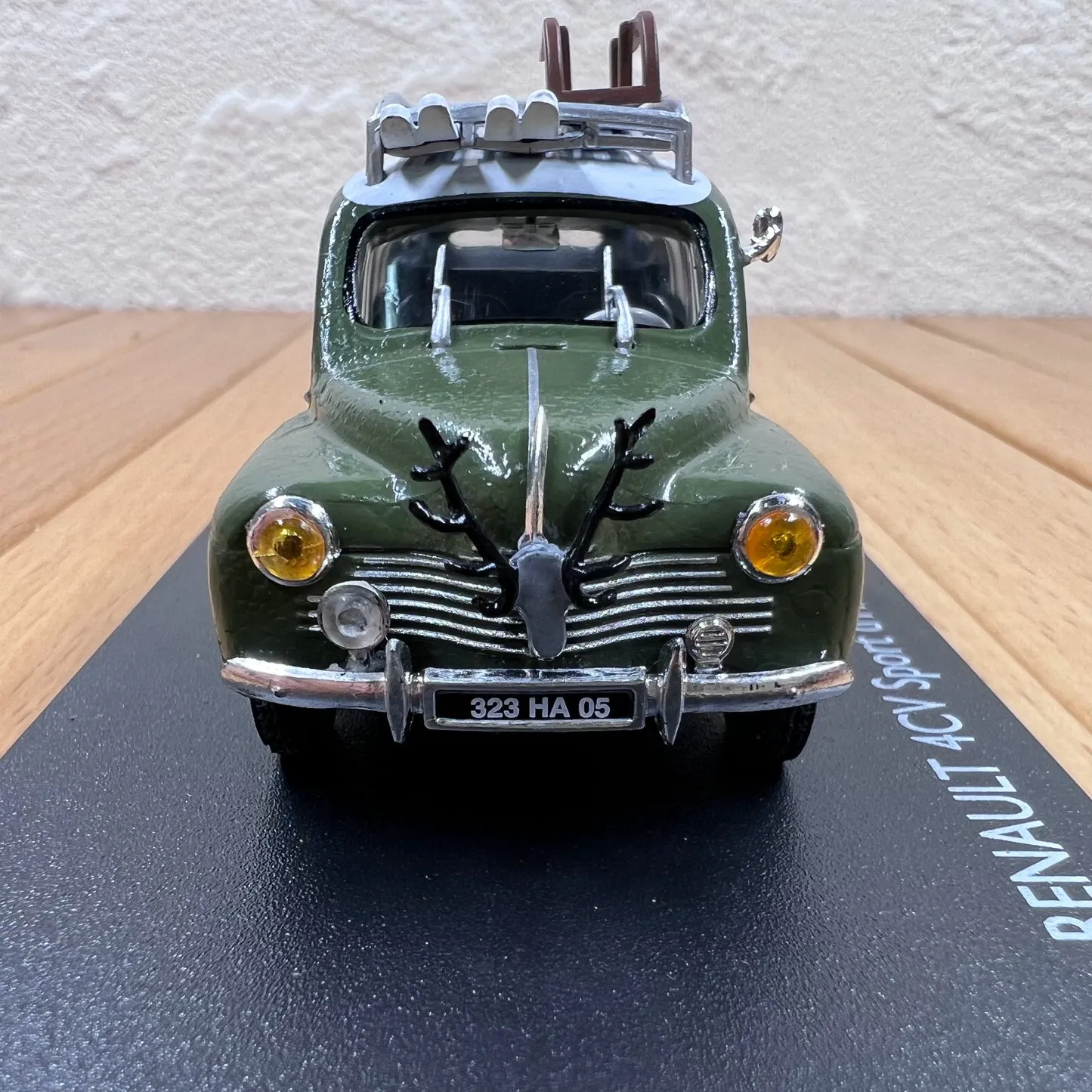 49772 renault 4cv diecast model cleaning