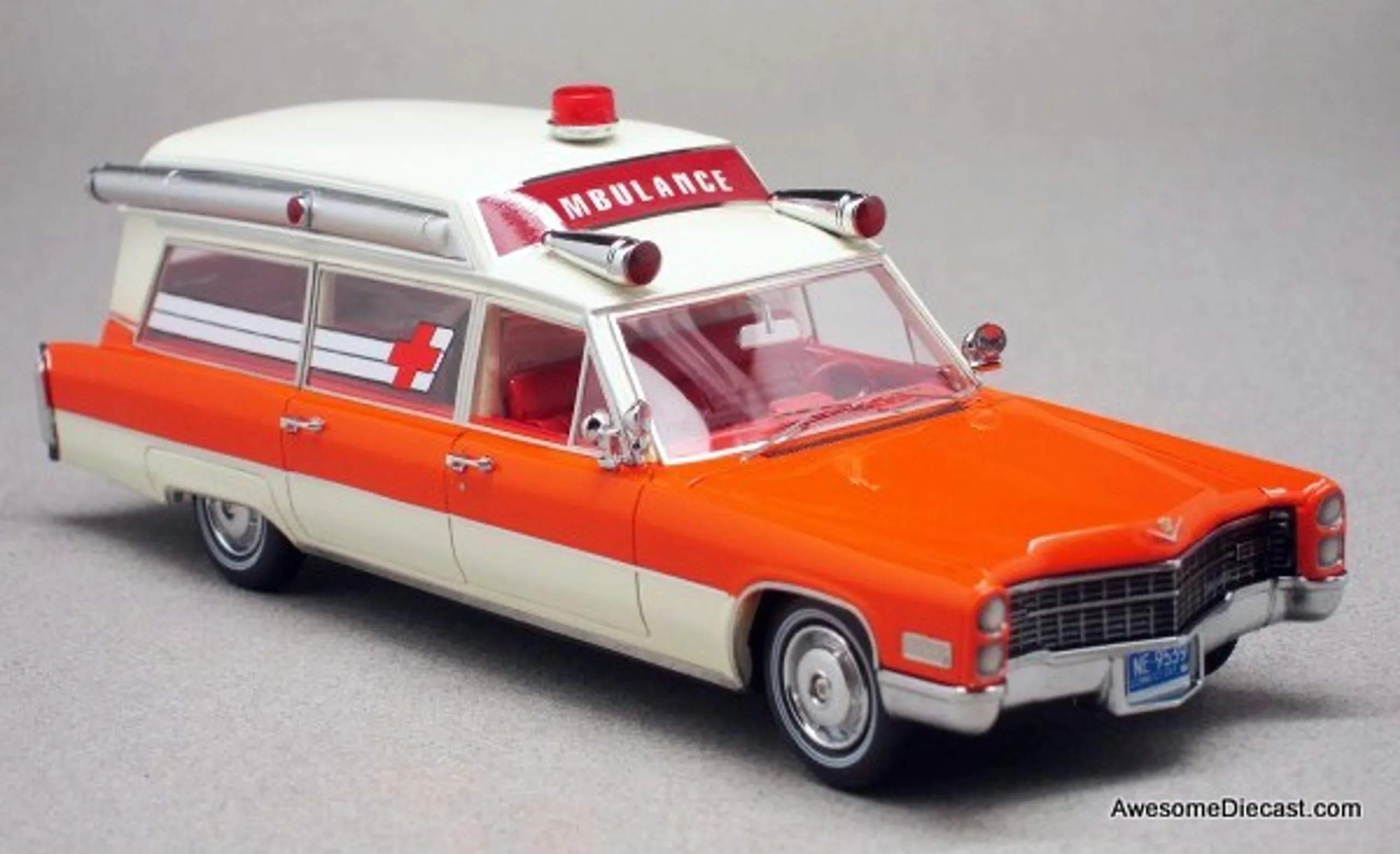 49791 custom diecast ambulance gift