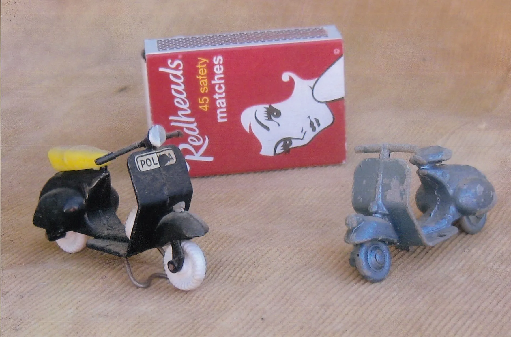 49797 vespa diecast model close up