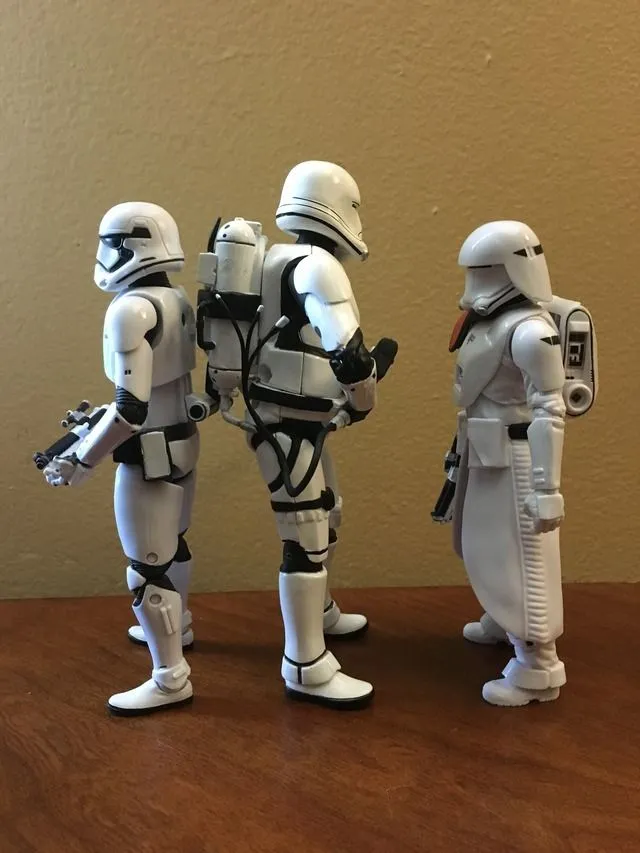 /img/49807-elite-series-stormtrooper-diecast-display.webp