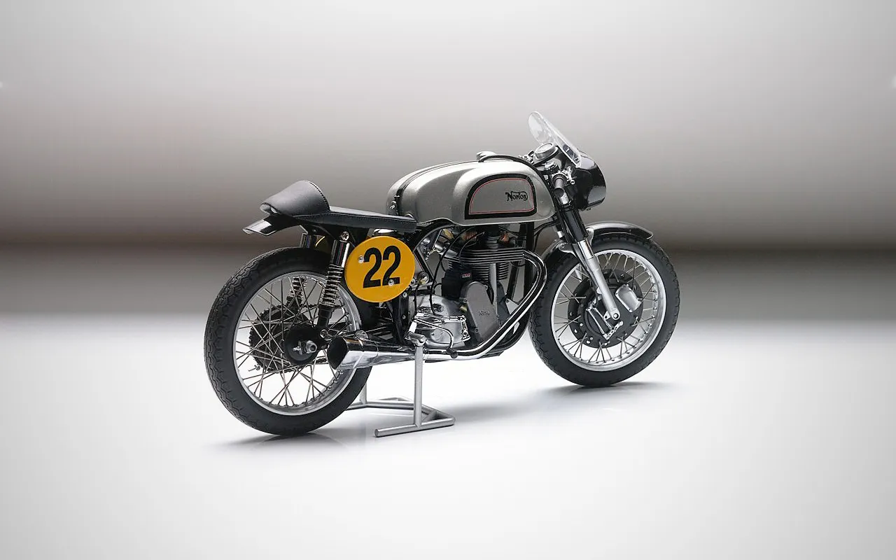 /img/49823-norton-manx-diecast-display.webp