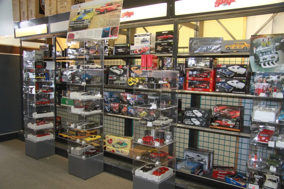 /img/49885-diecast-toys-edmonton-display.webp