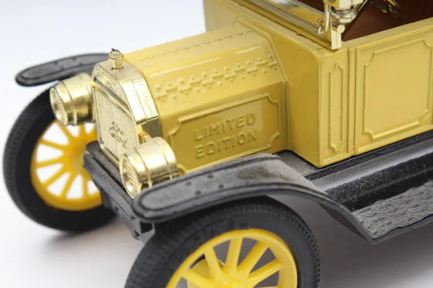 49889 ertl diecast models feature4