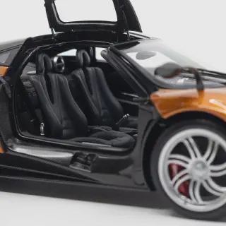 /img/49902-pagani-huayra-roadster-diecast.webp