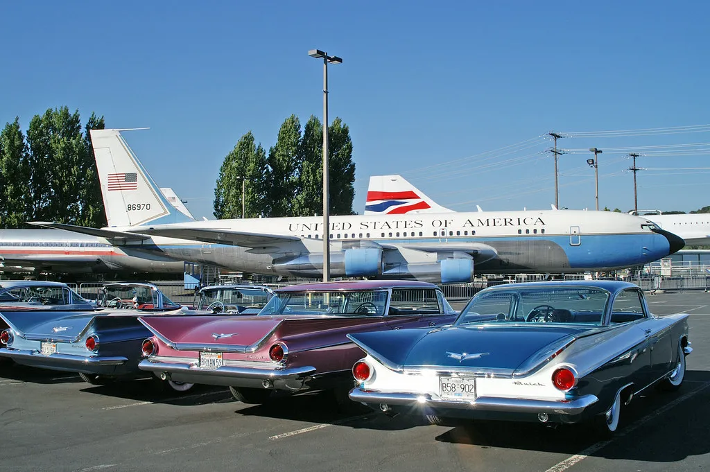 49924 diecast 707 metal construction