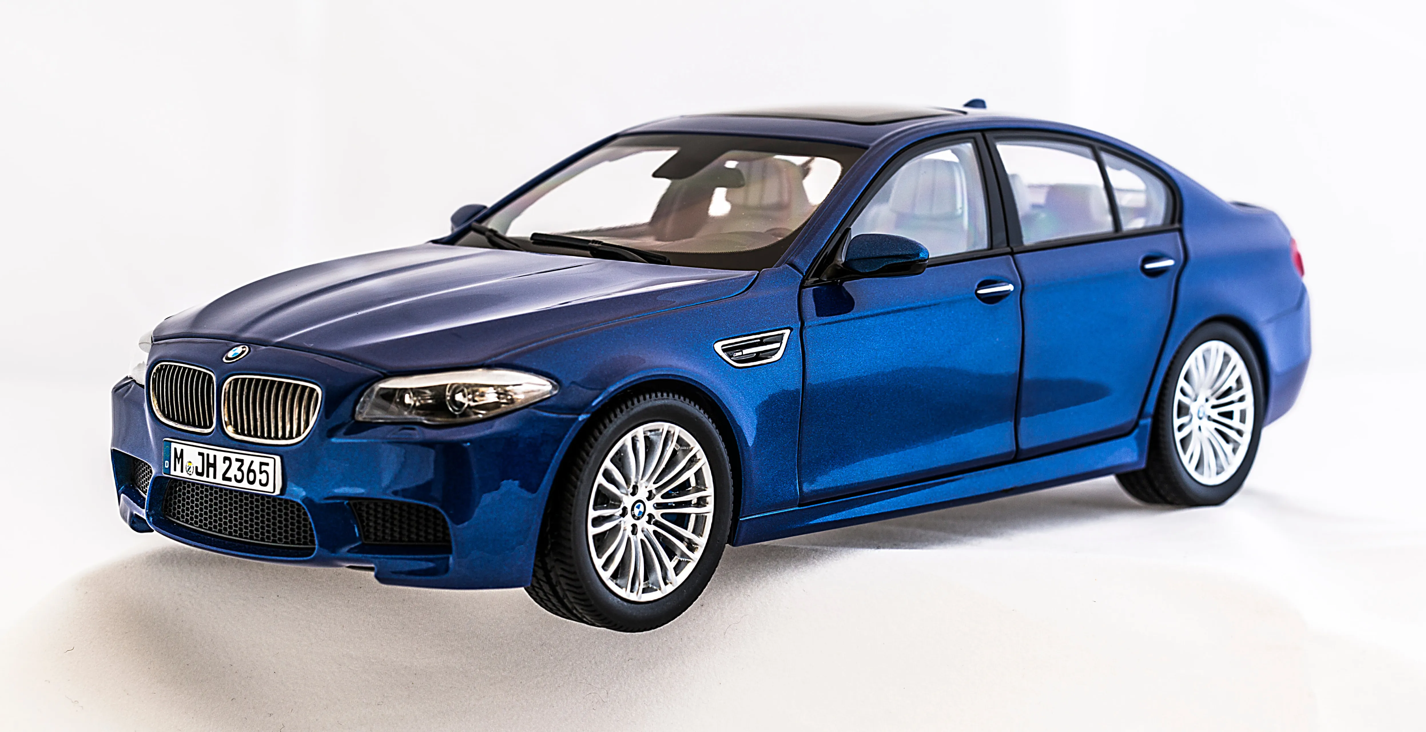 49931 bmw m5 f10 diecast model craftsmanship