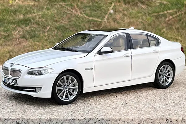 49931 bmw m5 f10 diecast model display