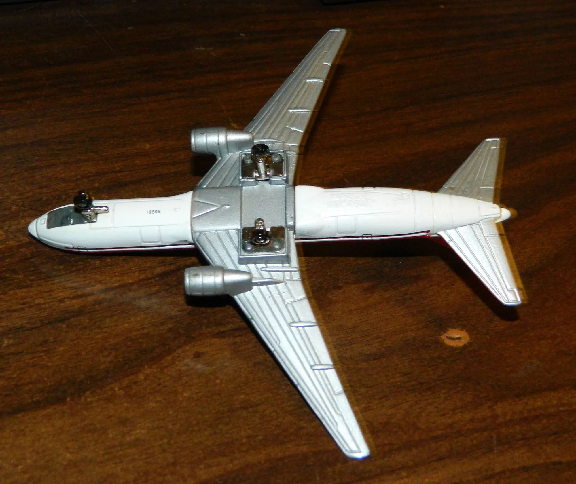 /img/49933-diecast-airplane-maintenance.webp