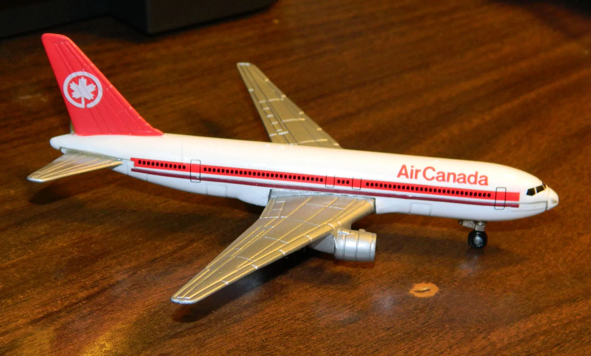 49933 diecast airplane scale comparison