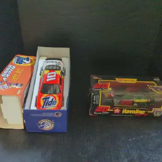 /img/49968-nascar-diecast-cleaning.webp