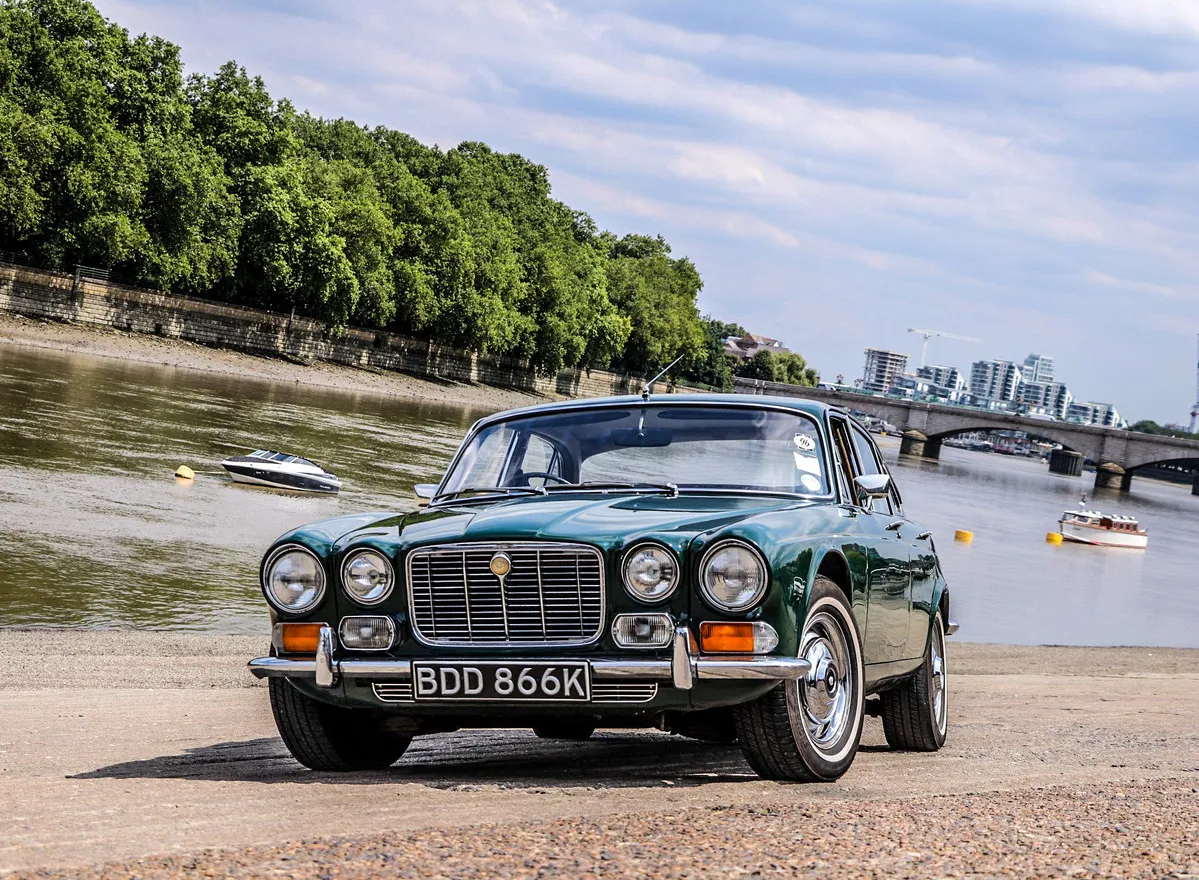 49969 jaguar xj6 diecast model detail