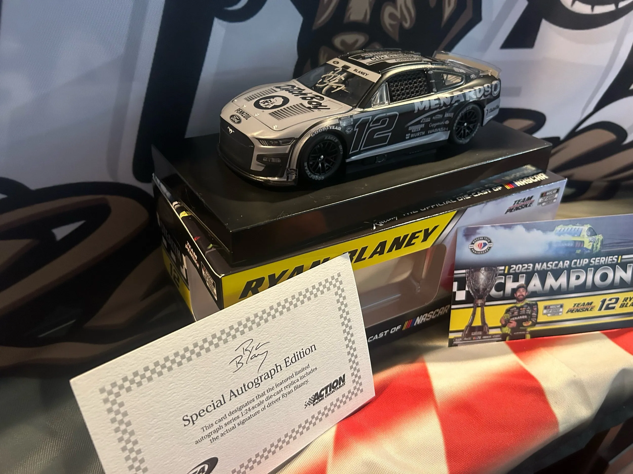 49977 choosing diecast cars