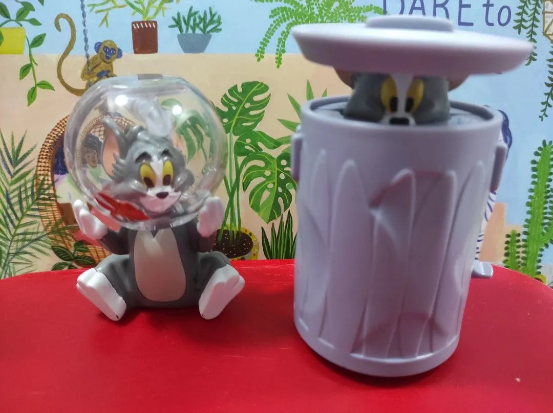 49985 tom diecast toys display