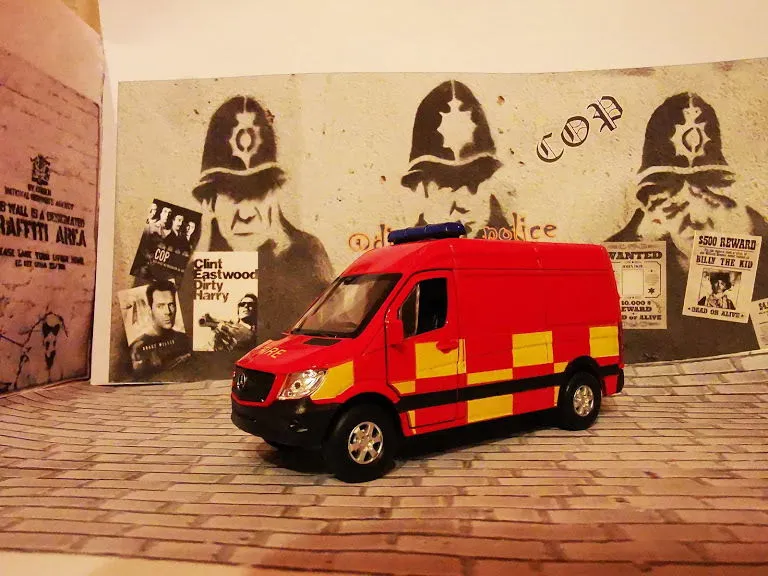 49993 corgi police car