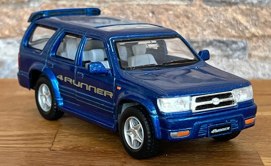 /img/50028-diecast-4runner-details.webp