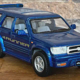 /img/50028-diecast-4runner-details.webp